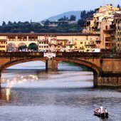 Barchetto sull'Arno e Tour Firenze